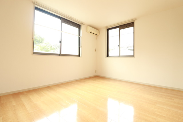 居室・リビング　２面採光なので、明るく風通しのよいお部屋です♪