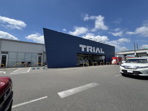 スーパー　スーパーセンタートライアル 間々田店（スーパー）まで557m