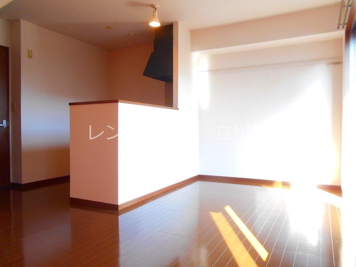 居室・リビング　別建物同タイプ参考写真