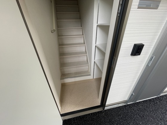 玄関　※別部屋の写真です