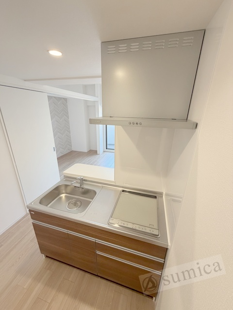 キッチン　階数により内装色が異なります