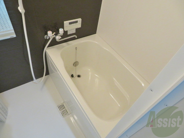 バス・シャワールーム　こちらはお風呂。一日の疲れをここで癒してください。