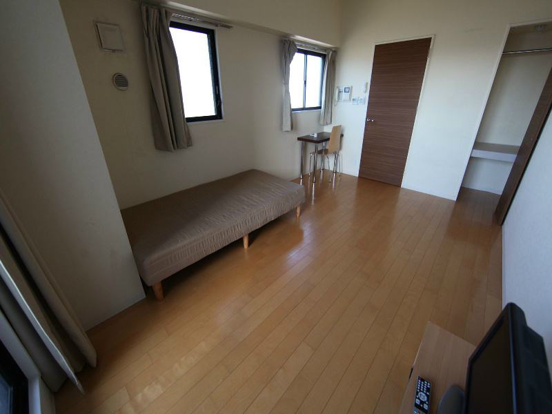 居室・リビング　洋室9.2帖　クローゼット（収納充実してます）