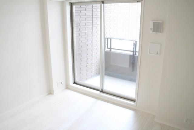 居室・リビング　☆白いフローリングがお部屋の明るさを際立たせます☆