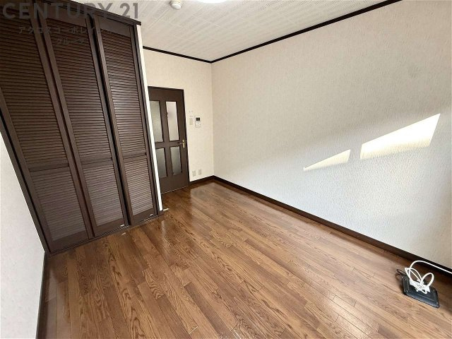 居室・リビング　エアコン付き6帖の洋室です♪