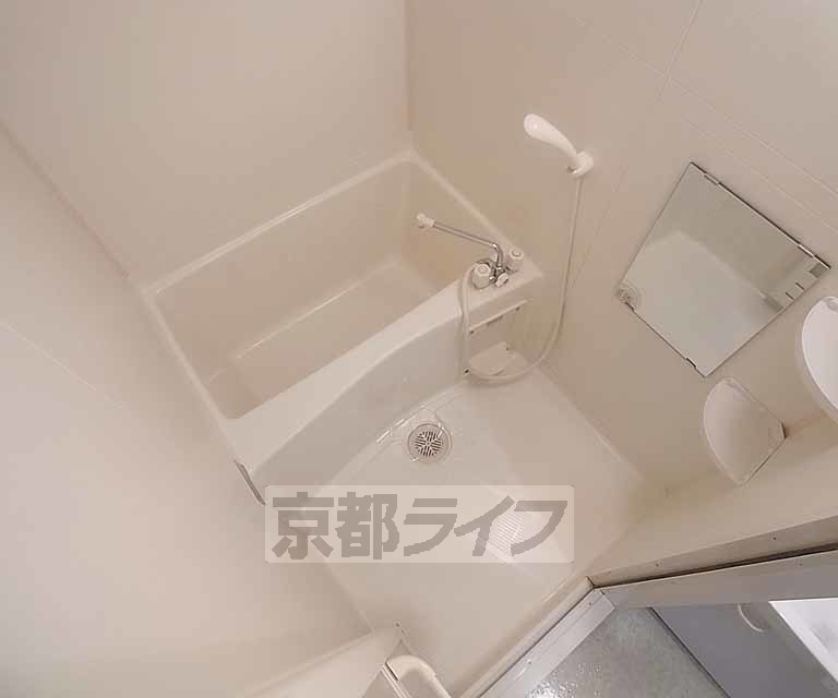 バス・シャワールーム　ゆったりセパレートの浴室です。