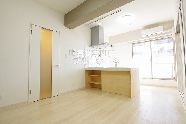 居室・リビング　10.2帖の広々としたリビング！