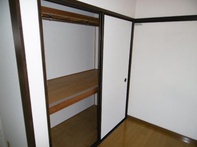 収納　ポールもついているのでしっかり収納できます