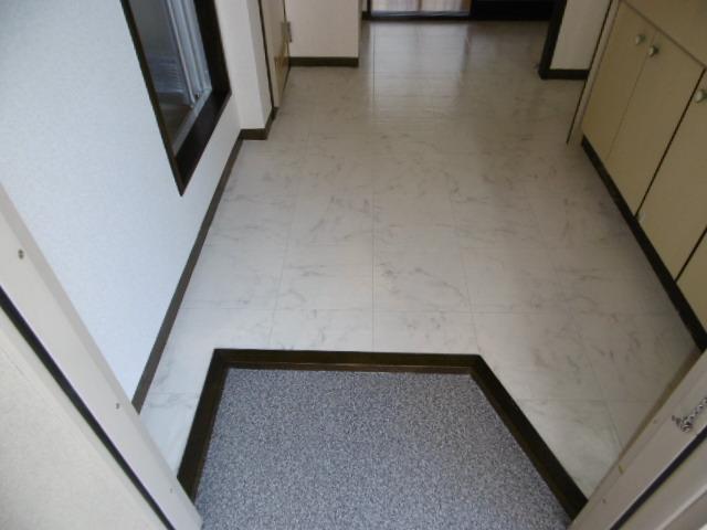 玄関　玄関開けて広々とした空間！