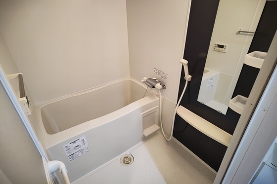 バス・シャワールーム　※別部屋の写真です