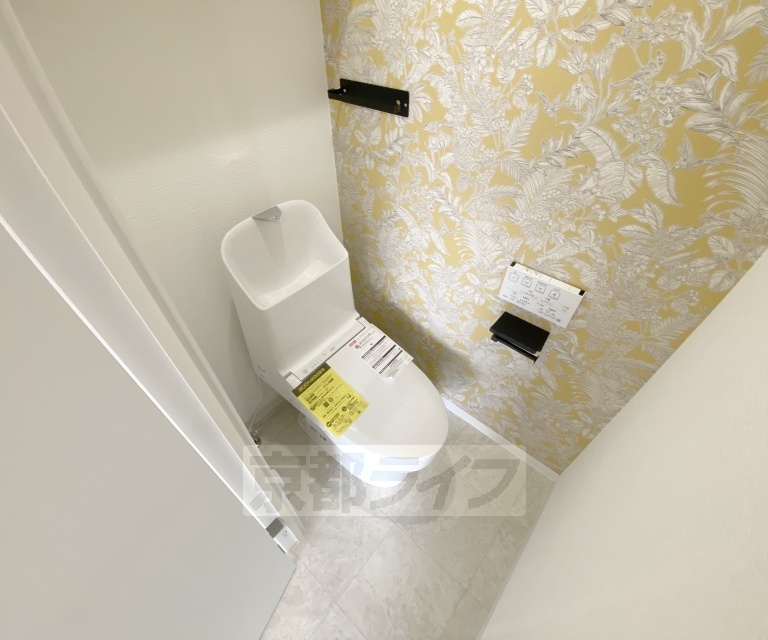トイレ　ウォシュレット機能付きトイレです。