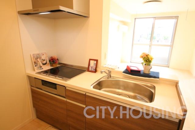 キッチン　※同タイプ部屋の写真です。