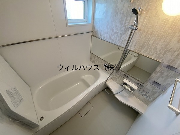 バス・シャワールーム　浴室乾燥機、追い焚き機能付きバス！