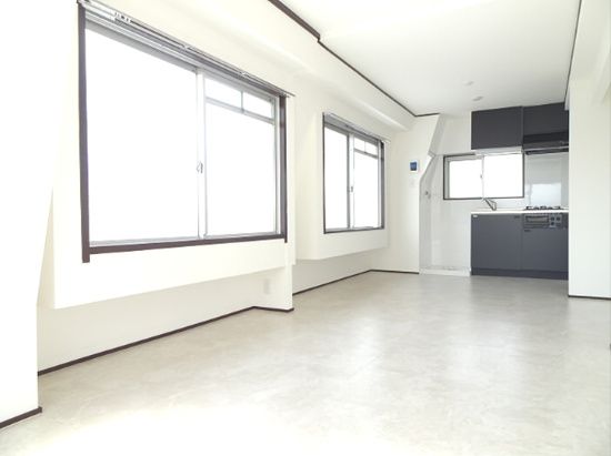 居室・リビング　こちらの居間で趣味の時間をお楽しみください