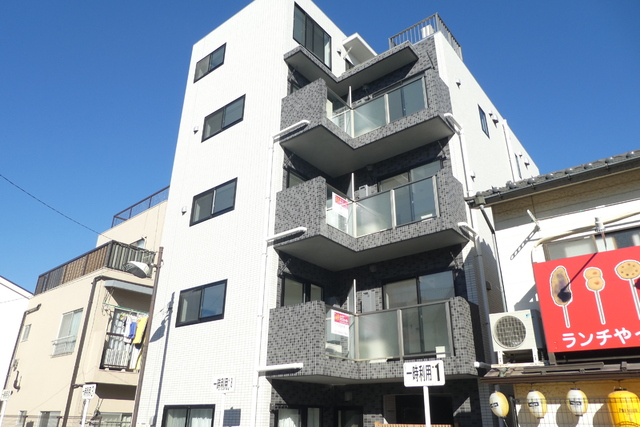 建物外観　２０１７年築・活況な駅前商店街へも楽々アクセス★