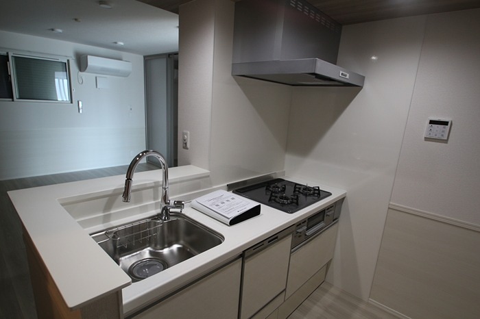 キッチン　3口コンロ・グリル付きです★