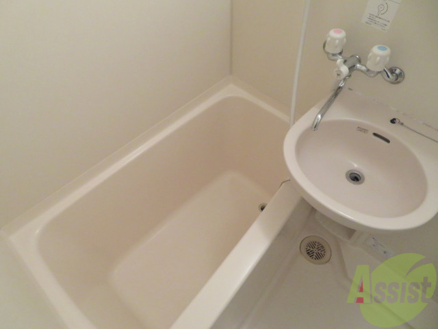 バス・シャワールーム　疲れた時はゆっくり湯船につかってみてはいかがでしょうか。