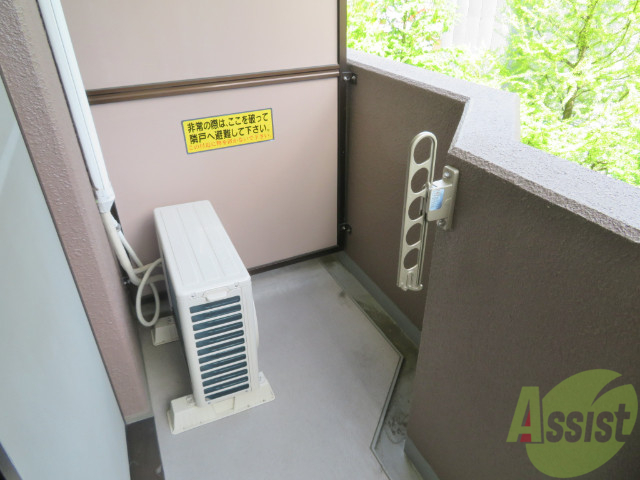 バルコニー　バルコニーは幅があり、広い印象を受けました。