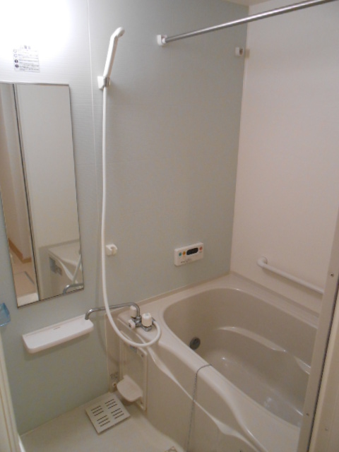 バス・シャワールーム　追焚機能付浴槽・浴室乾燥機完備