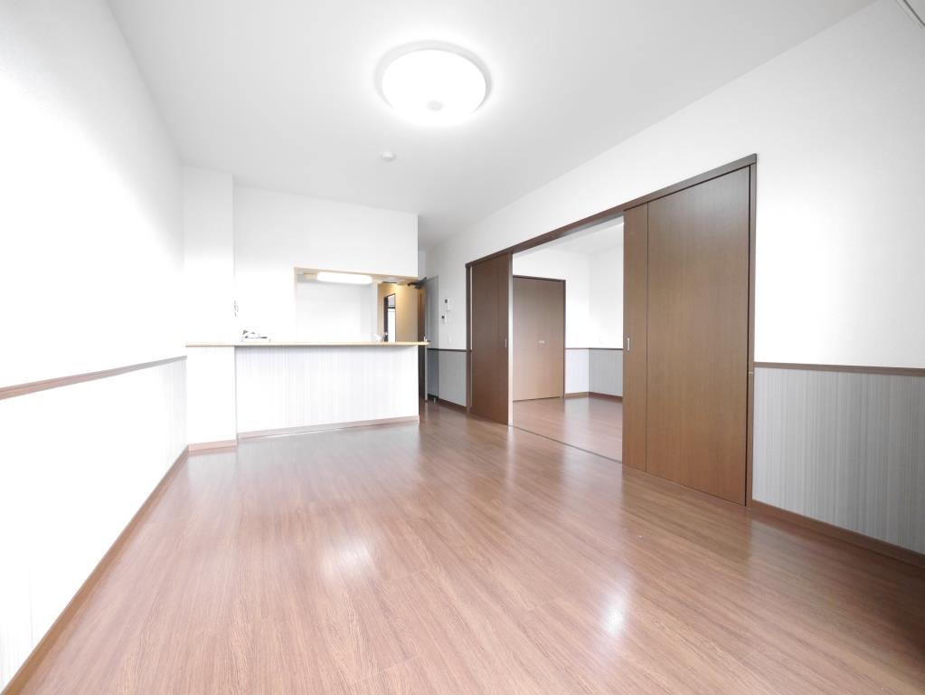 居室・リビング　こちらの居間で趣味の時間をお楽しみください