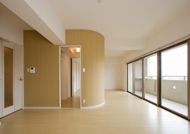 居室・リビング　大きな窓で日当たり良好