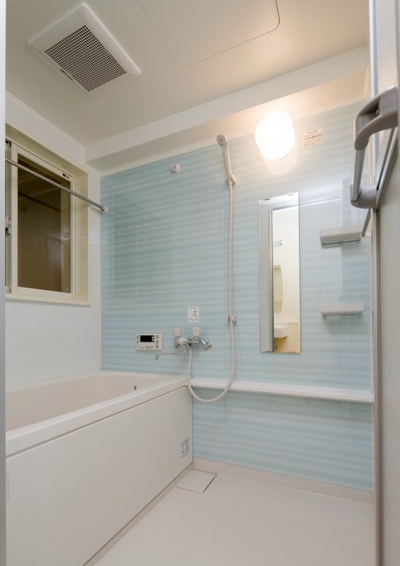 バス・シャワールーム　ゆったりとした浴槽