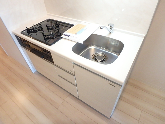 キッチン　ガスコンロ３口付きキッチン