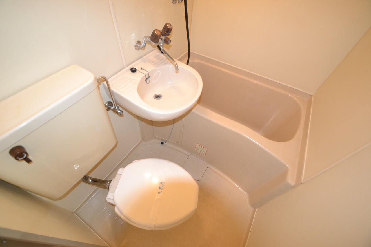 バス・シャワールーム　清潔感のある３点ユニットですよ。
