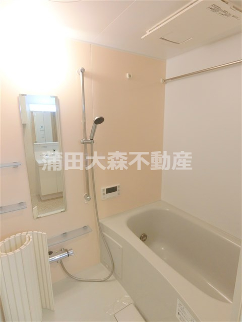 バス・シャワールーム　追焚と浴室乾燥機付きのお風呂　バスルーム　浴室