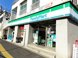 コンビニ　ファミリーマート西早稲田店（コンビニ）まで208m