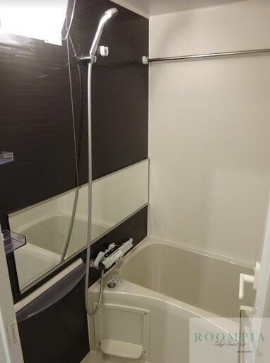 バス・シャワールーム　※同タイプの別のお部屋です。