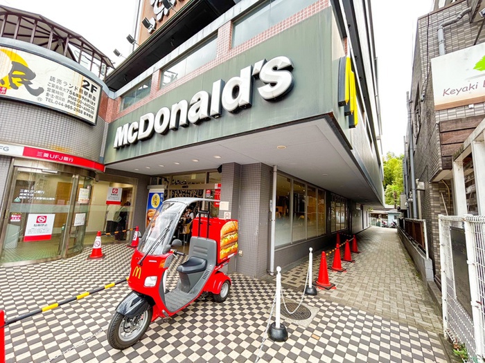 飲食店　マクドナルド 小田急読売ランド駅前店（飲食店）まで85m