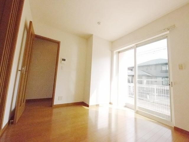 居室・リビング　★フローリングのお部屋はお掃除もはかどりますね★
