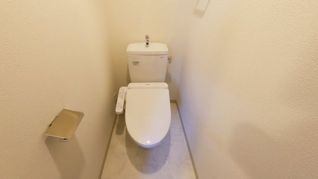 トイレ　※別室の参考写真の為、現況優先です。
