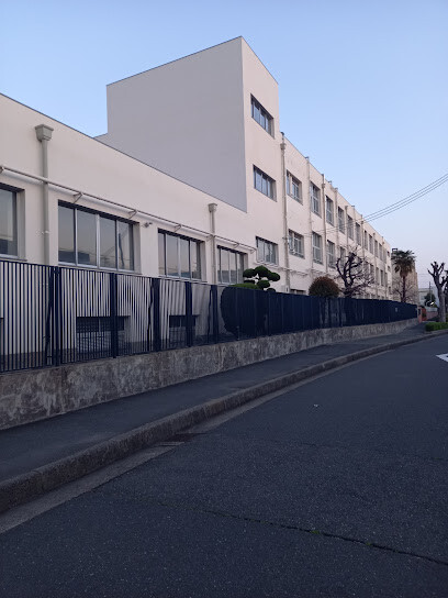 中学校　大阪市立淡路中学校（中学校）まで451m