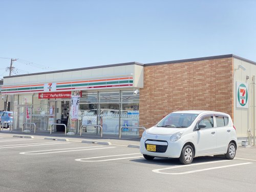 コンビニ　セブンイレブン 東海市富木島新藤棚店（コンビニ）まで724m