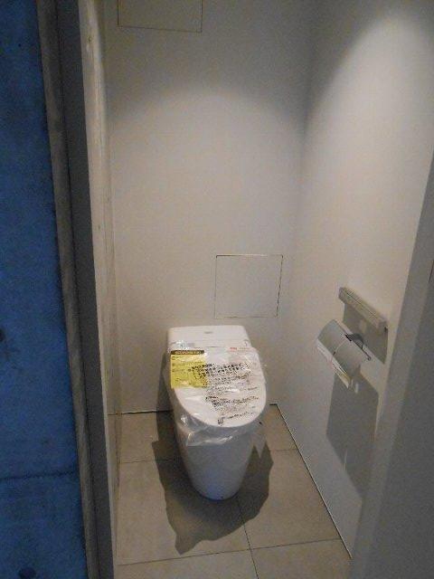 トイレ　別の部屋の写真　参考にしてく…?