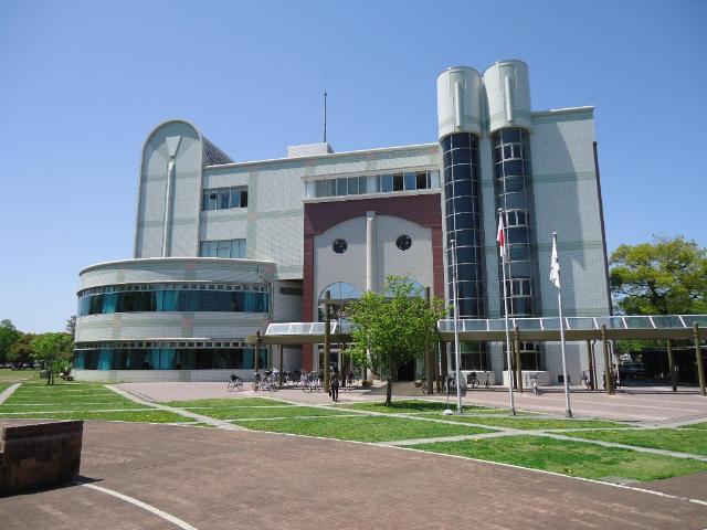 その他　各務原市立中央図書館（その他）まで984m