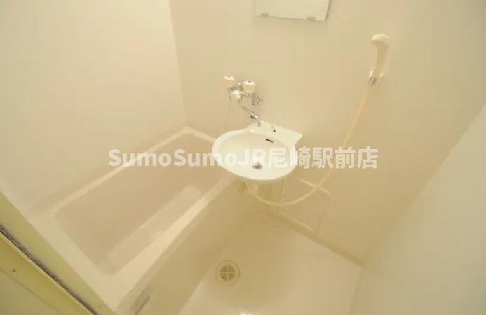 バス・シャワールーム　落ち着いた空間のお風呂です