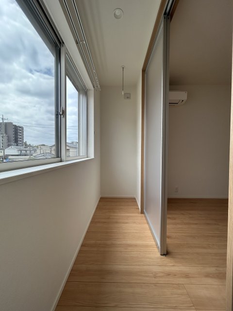 バルコニー　※写真は２０１号室です