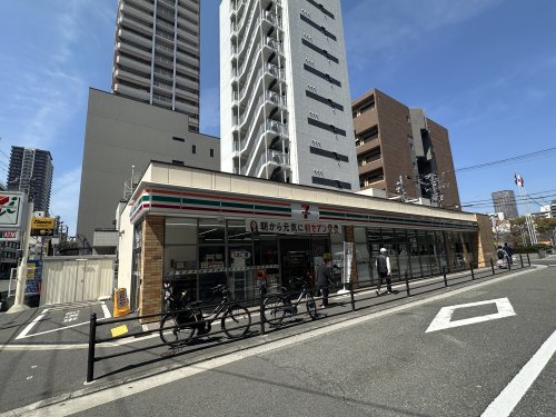 コンビニ　セブン-イレブン 大阪北堀江４丁目店（コンビニ）まで413m