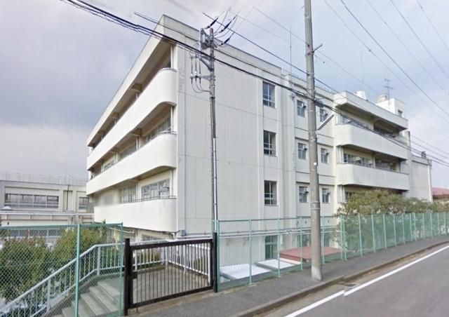 中学校　横浜市立飯島中学校（中学校）まで733m