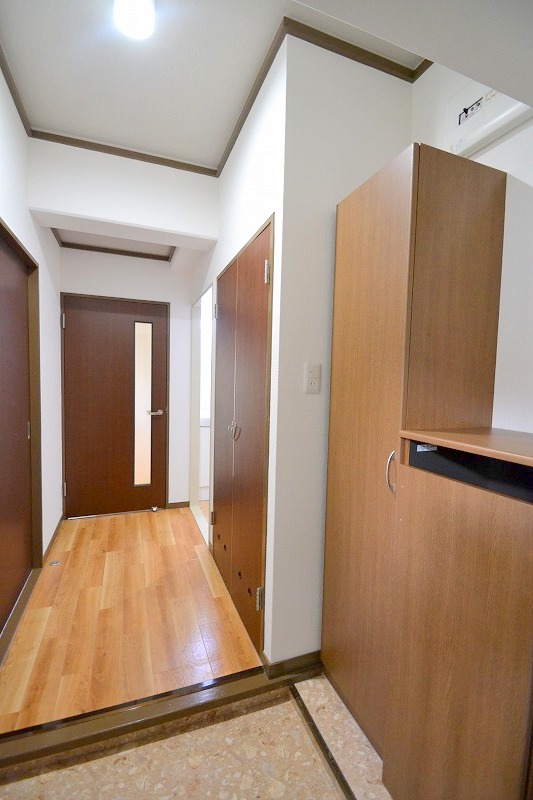 玄関　リフォーム済みのキレイなお部屋です。