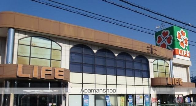 スーパー　ライフ御崎店（スーパー）まで555m