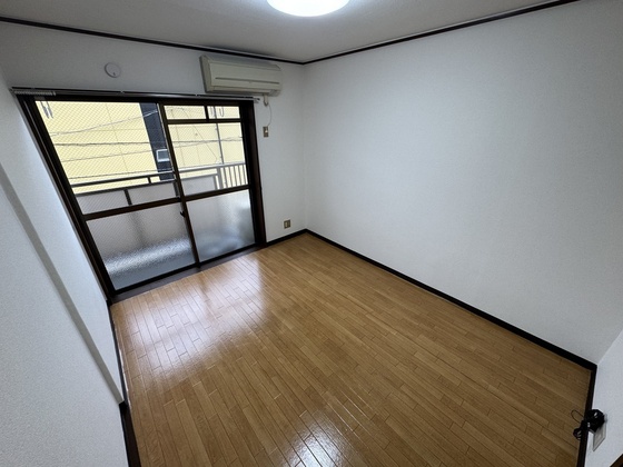 居室・リビング　※別部屋の写真です