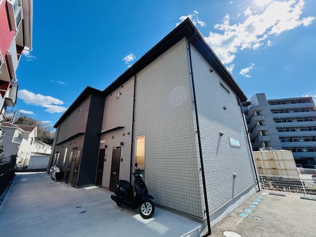 建物外観　スタイリッシュな外観、機能性と美しさを兼ね備えたお洒落な物件