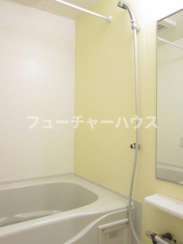 バス・シャワールーム　コンパクトで使いやすいお風呂です