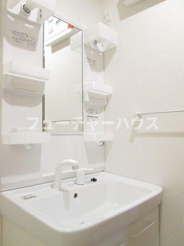 洗面設備　ゆったりとスペースのある洗面所