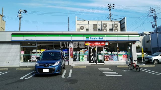 コンビニ　ファミリーマート 千種春岡二丁目店（コンビニ）まで703m