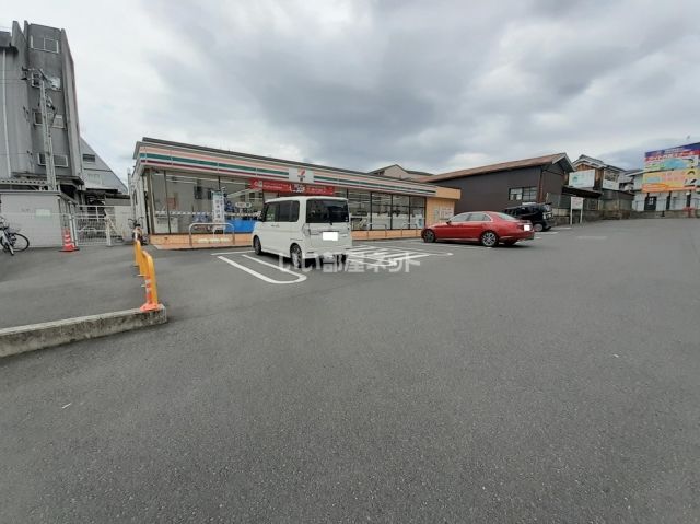 コンビニ　セブンイレブン津山山下店（コンビニ）まで525m